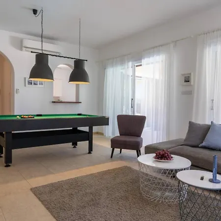 Casa de Férias Sapphire - Luxury 5br Designer Retreat With A Private Swimming Pool Peyia