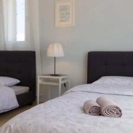 Sapphire - Luxury 5br Designer Retreat With A Private Swimming Pool * Peyia