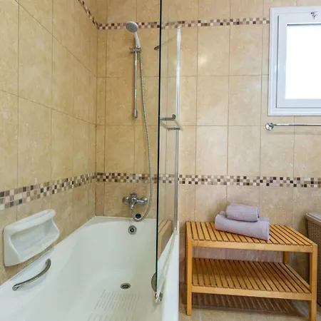 Casa de Férias Sapphire - Luxury 5br Designer Retreat With A Private Swimming Pool Peyia