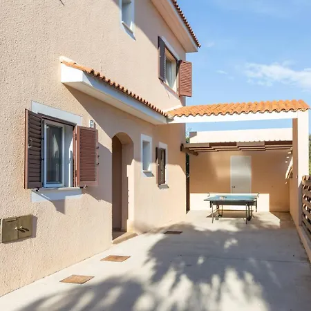 Casa de Férias Sapphire - Luxury 5br Designer Retreat With A Private Swimming Pool Peyia