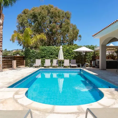 Sapphire - Luxury 5br Designer Retreat With A Private Swimming Pool * Peyia