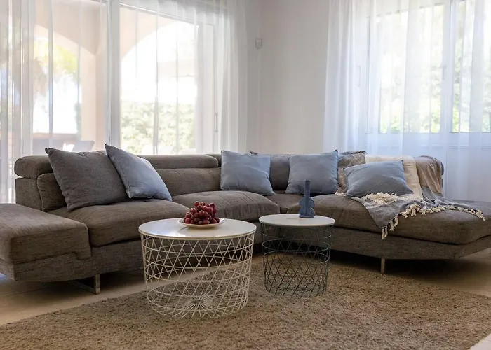 Sapphire - Luxury 5br Designer Retreat With A Private Swimming Pool 別荘