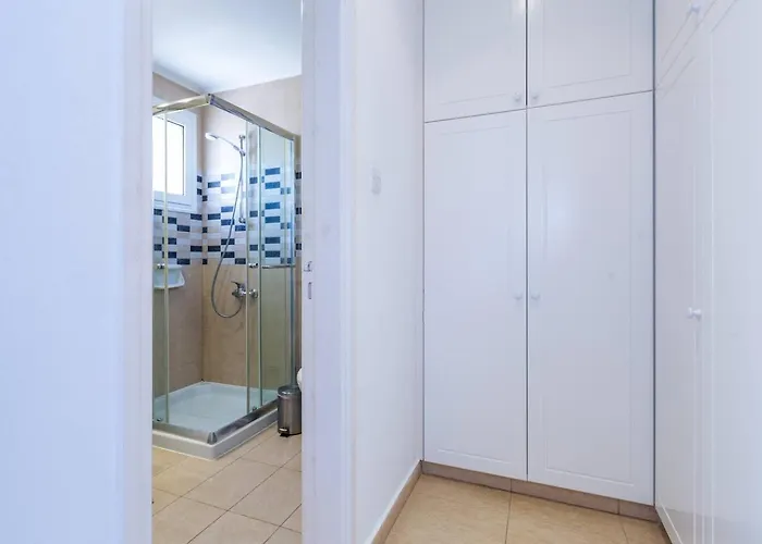 Sapphire - Luxury 5br Designer Retreat With A Private Swimming Pool