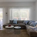 Sapphire - Luxury 5br Designer Retreat With A Private Swimming Pool *