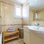 Дом отдыха Sapphire - Luxury 5br Designer Retreat With A Private Swimming Pool