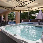 Sapphire - Luxury 5br Designer Retreat With A Private Swimming Pool Дом отдыха