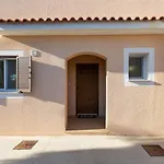 Sapphire - Luxury 5br Designer Retreat With A Private Swimming Pool *