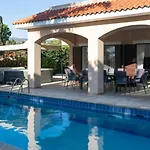 Дом отдыха Sapphire - Luxury 5br Designer Retreat With A Private Swimming Pool Пейя