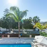 Sapphire - Luxury 5br Designer Retreat With A Private Swimming Pool *