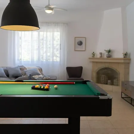 Σπίτι διακοπών Five Bedroom Saphire *