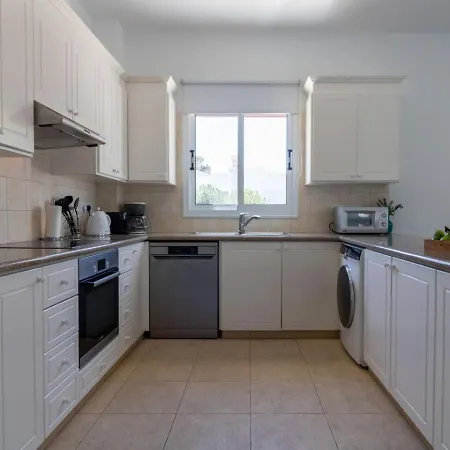 Σπίτι διακοπών Five Bedroom Saphire Πέγεια