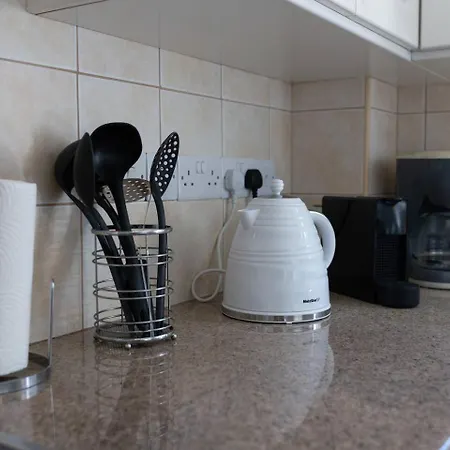 Sapphire - Luxury 5br Designer Retreat With A Private Swimming Pool * Peyia