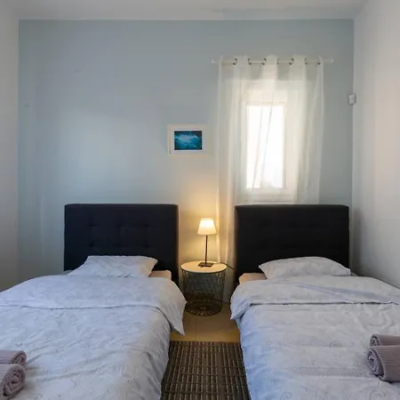 Sapphire - Luxury 5br Designer Retreat With A Private Swimming Pool *