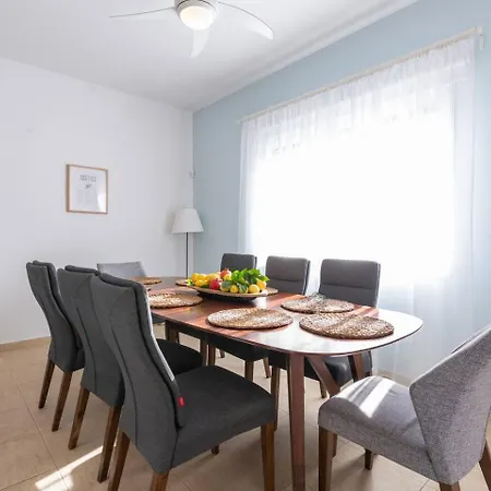 Ferienhaus Sapphire - Luxury 5br Designer Retreat With A Private Swimming Pool Peyia