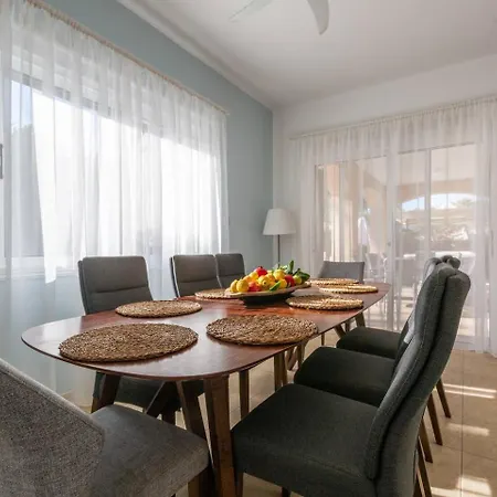 Sapphire - Luxury 5br Designer Retreat With A Private Swimming Pool Semesterbostad