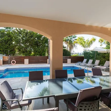 Sapphire - Luxury 5br Designer Retreat With A Private Swimming Pool * Peyia
