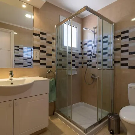 Sapphire - Luxury 5br Designer Retreat With A Private Swimming Pool *