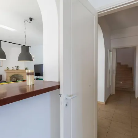 Sapphire - Luxury 5br Designer Retreat With A Private Swimming Pool Ferienhaus Peyia