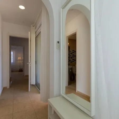 Semesterbostad Sapphire - Luxury 5br Designer Retreat With A Private Swimming Pool
