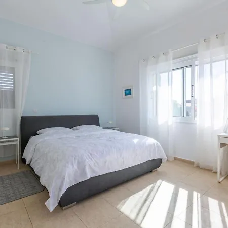 Hébergement de vacances Sapphire - Luxury 5br Designer Retreat With A Private Swimming Pool Peyia