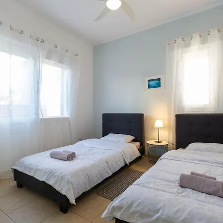 Sapphire - Luxury 5br Designer Retreat With A Private Swimming Pool * Peyia