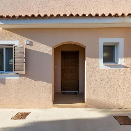Sapphire - Luxury 5br Designer Retreat With A Private Swimming Pool * Peyia