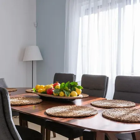 Sapphire - Luxury 5br Designer Retreat With A Private Swimming Pool Peyia
