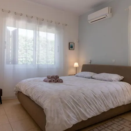 Sapphire - Luxury 5br Designer Retreat With A Private Swimming Pool * Peyia