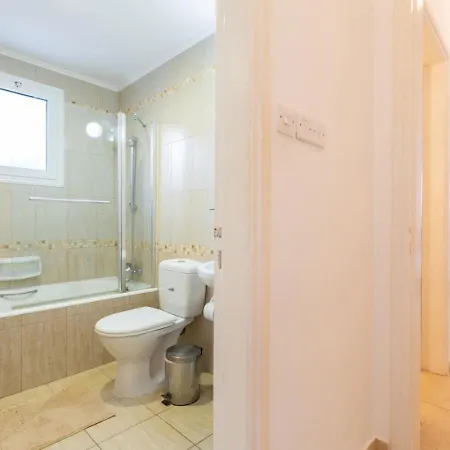 Hébergement de vacances Sapphire - Luxury 5br Designer Retreat With A Private Swimming Pool *