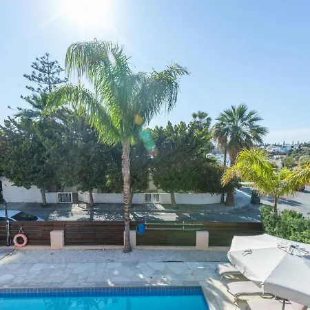 Sapphire - Luxury 5br Designer Retreat With A Private Swimming Pool Peyia