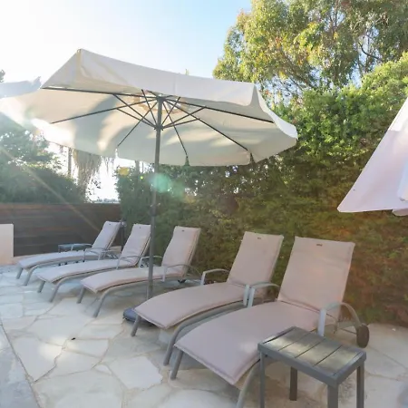 Sapphire - Luxury 5br Designer Retreat With A Private Swimming Pool * Peyia