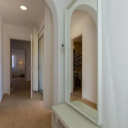 Sapphire - Luxury 5br Designer Retreat With A Private Swimming Pool Hébergement de vacances *