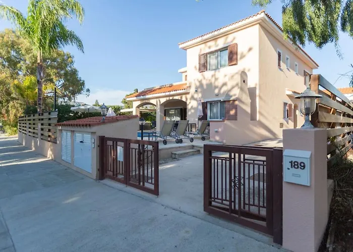 Feriehus Sapphire - Luxury 5br Designer Retreat With A Private Swimming Pool