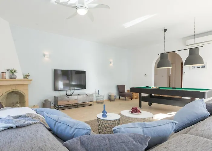 Sapphire - Luxury 5br Designer Retreat With A Private Swimming Pool Feriehus