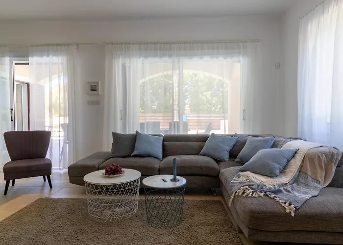 Sapphire - Luxury 5br Designer Retreat With A Private Swimming Pool *