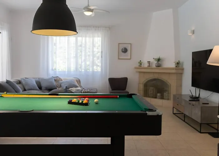 Feriehus Sapphire - Luxury 5br Designer Retreat With A Private Swimming Pool *