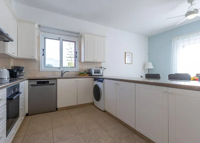 Feriehus Sapphire - Luxury 5br Designer Retreat With A Private Swimming Pool Pegeia