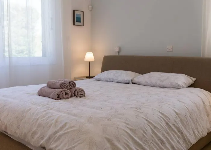 Sapphire - Luxury 5br Designer Retreat With A Private Swimming Pool Feriehus