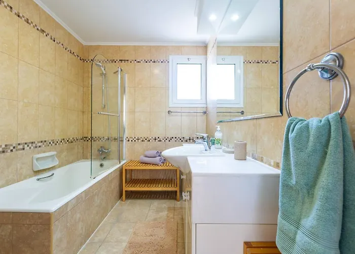 Sapphire - Luxury 5br Designer Retreat With A Private Swimming Pool *