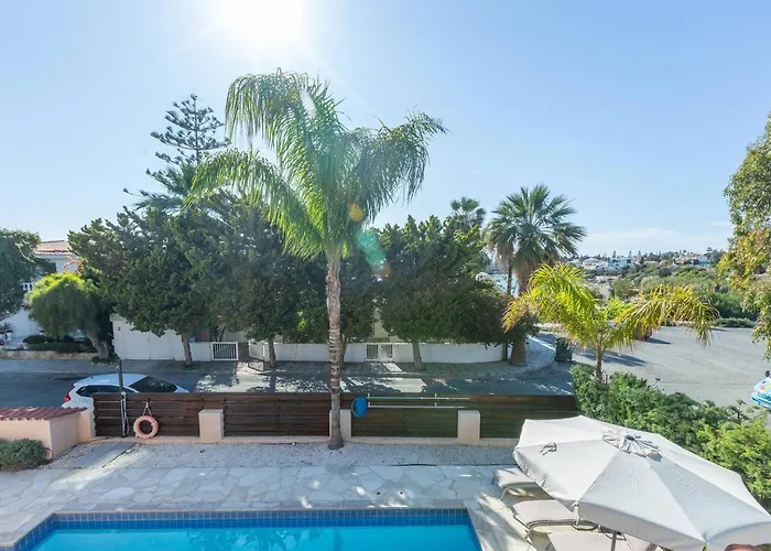 Sapphire - Luxury 5br Designer Retreat With A Private Swimming Pool *