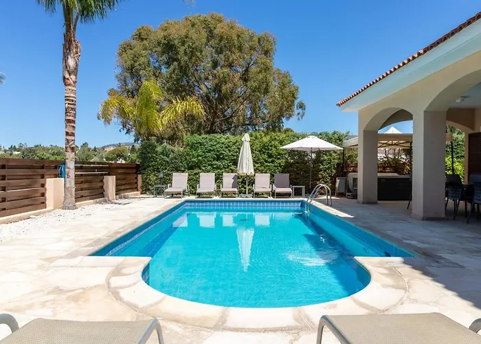 Sapphire - Luxury 5br Designer Retreat With A Private Swimming Pool * Pegeia