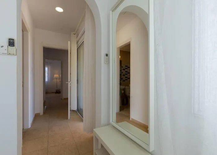 Feriehus Sapphire - Luxury 5br Designer Retreat With A Private Swimming Pool